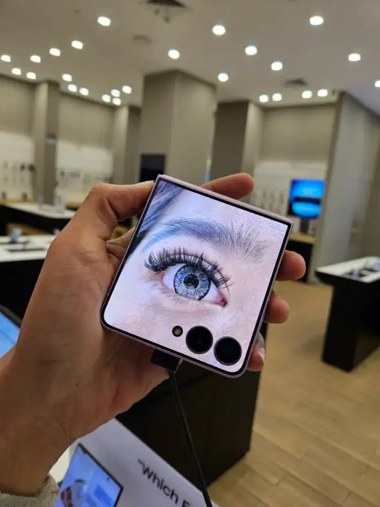 Pre-order Samsung Z Flip8 512GB Diskon 7 Juta & Bonus Senilai 2 Juta