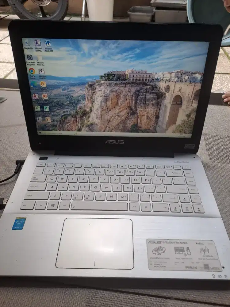 Laptop Asus Core i3