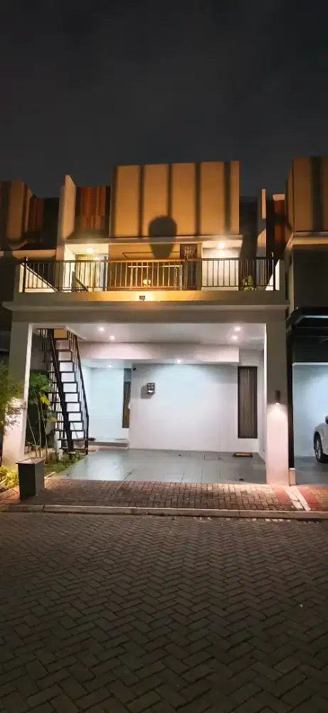 U Ville  Bintaro Jaya, jalan Boulevard, diapit Mall dan Stasiun KRL