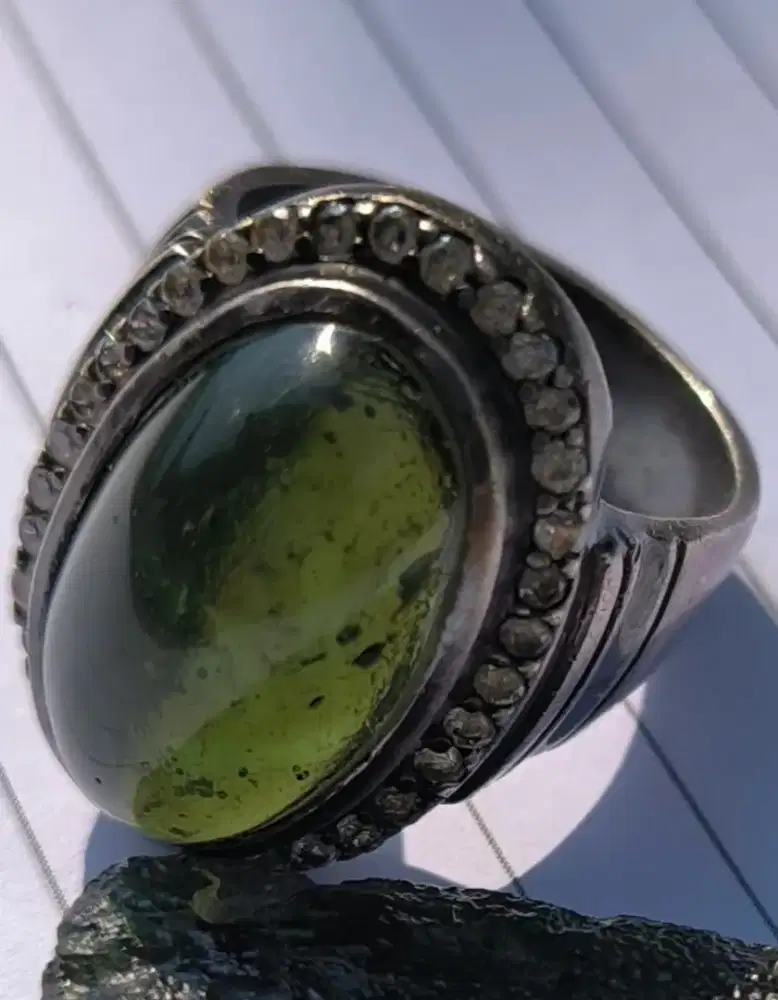 Batu Moldavite asli Cheko