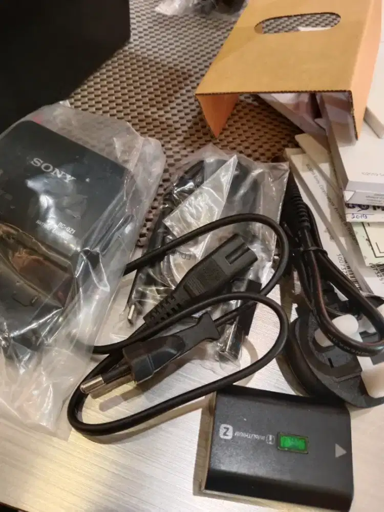Sony A7R4 like new body only fullset box
