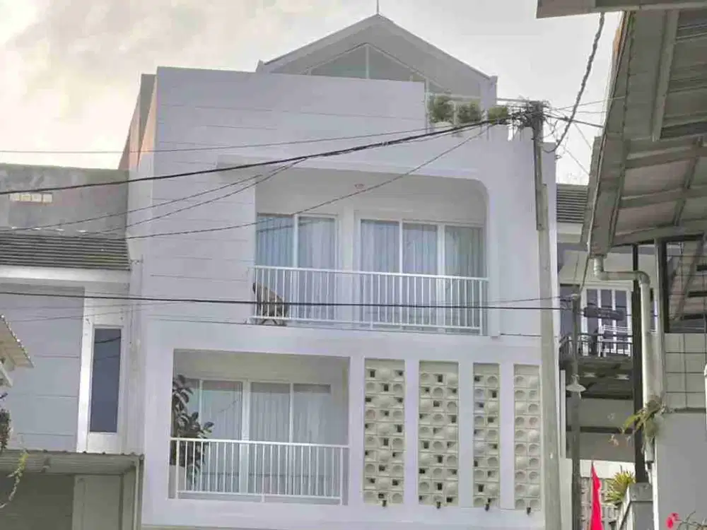 Rumah Cantik 3 Lantai View Pegunungan di Cikadut Cicaheum LB 200 harga 995 Juta Bandung