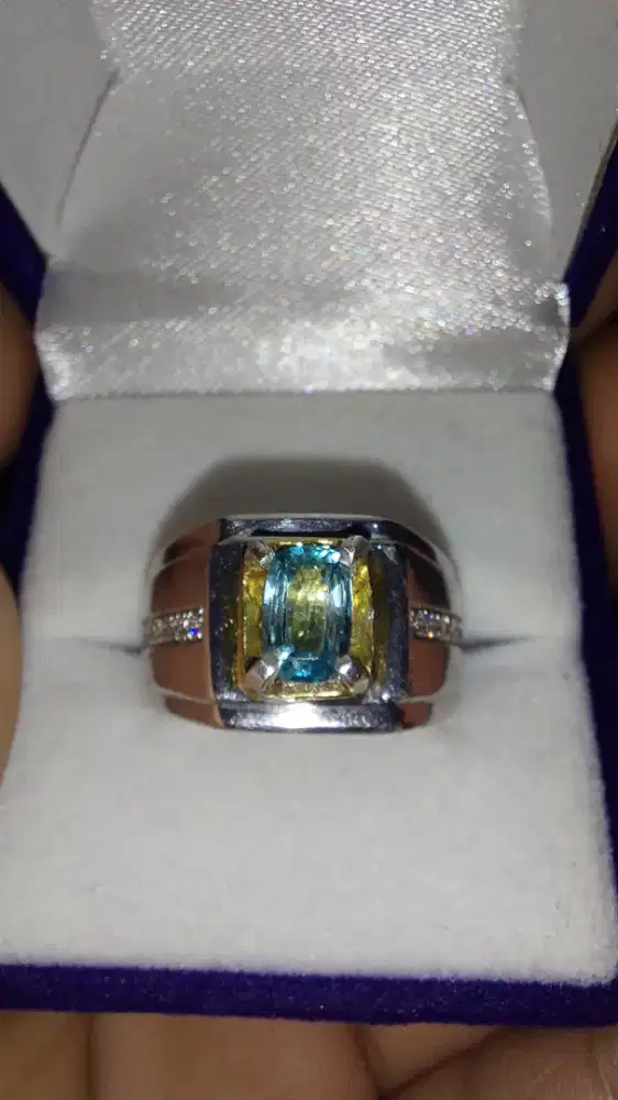 Natural permata Blue Zircon