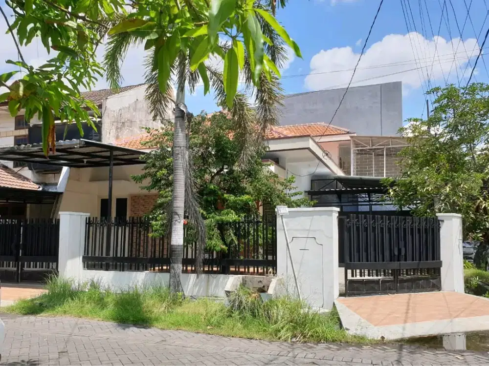 Sewa Rumah BarataJaya Surabaya