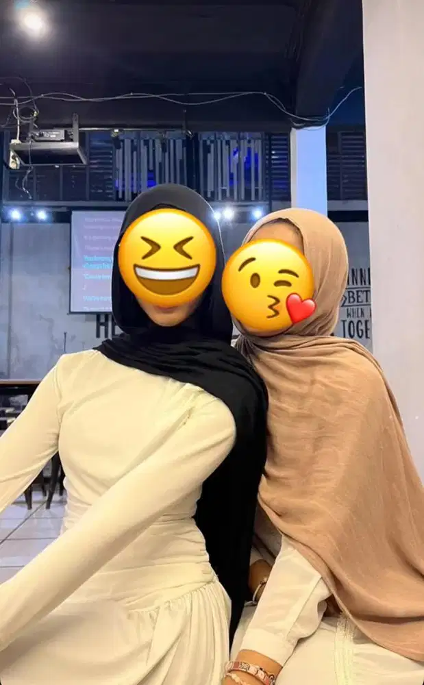 gamis putih yg kiri