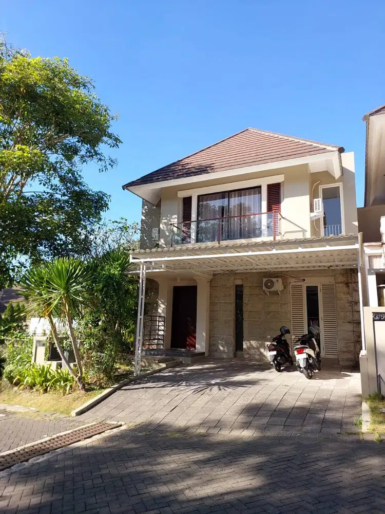 Rumah Hook Halaman Luas di Citra Grand Mutiara