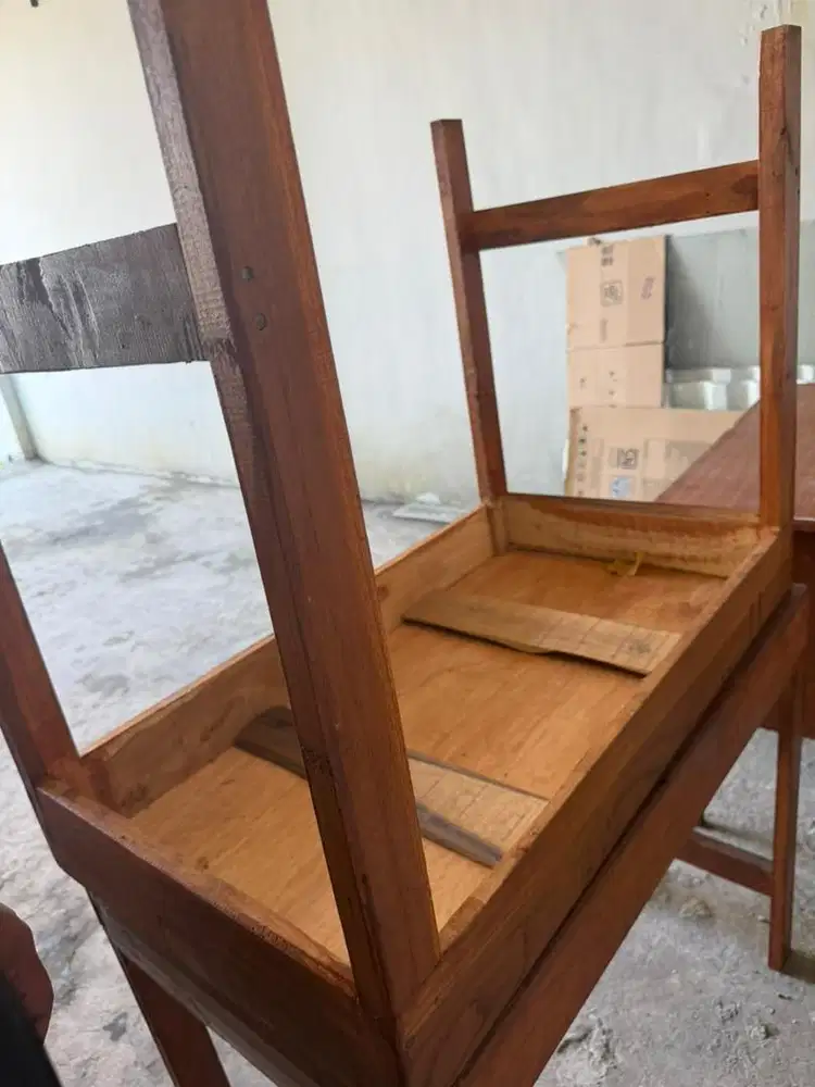 Meja bekas warkop
