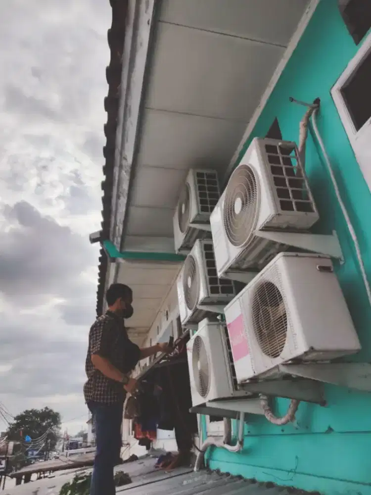 Service Ac,Kulkas,Pompa Air,Mesin Cuci dan Bongkar Pasang AC.