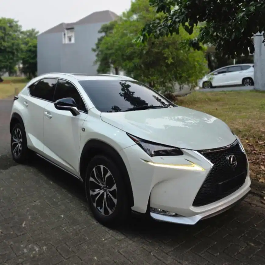 (CASH) Lexus NX200T F-Sport 2015