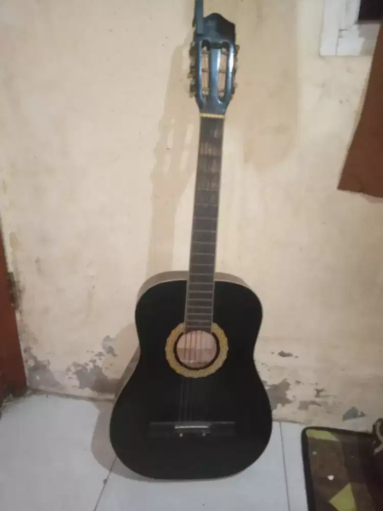 Dijual Gitar Kapok, sama pick nya, gitar masih bagus di pakai