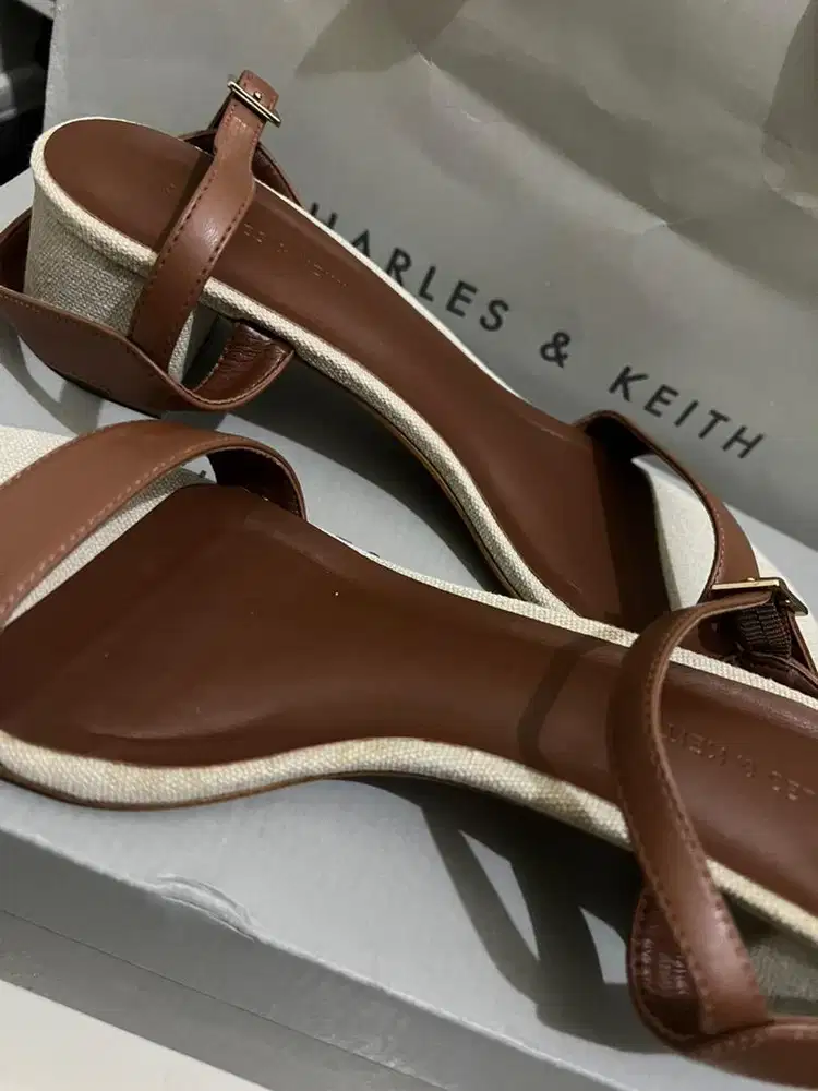 CHARLES AND KEITH - Sandal Ankle-Strap Block Heel - Multi