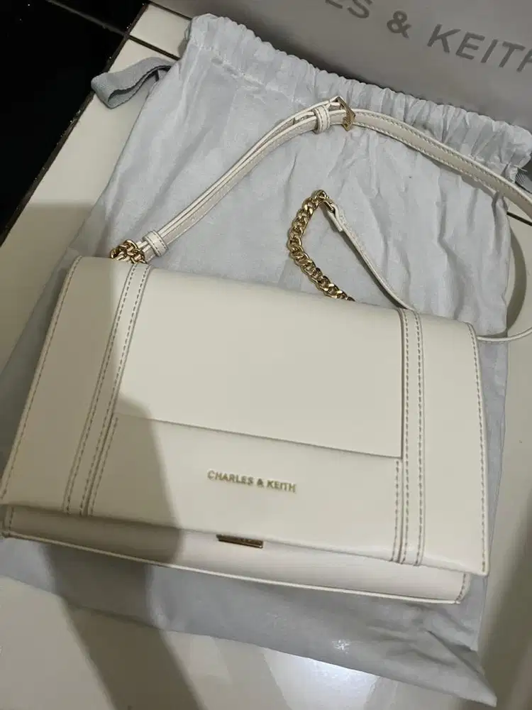 CHARLES AND KEITH - Tas Bahu Chain-Strap Shalia - Cream