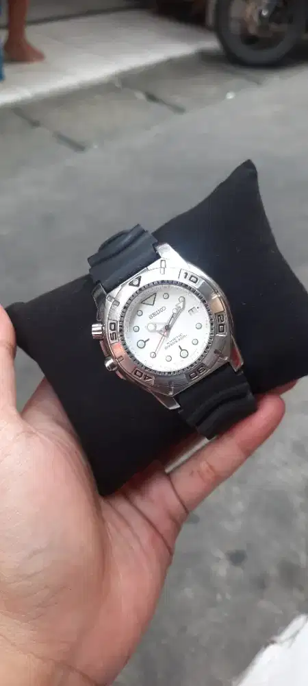 Jam tangan pria Seiko Kinetic Diver SKA289P1