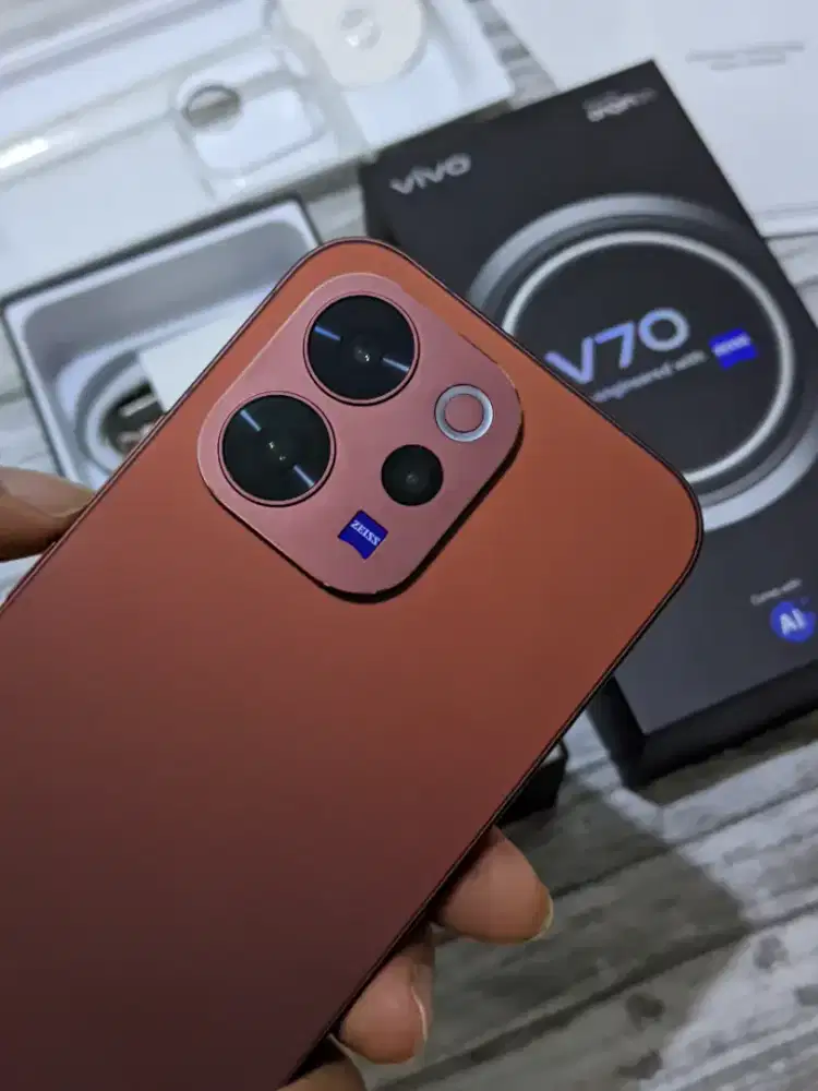 Vivo V70 5G Ram 12+12/256 fullset like new
