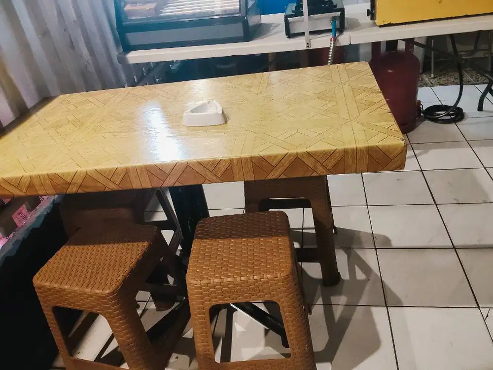 Dijual 2 meja makan