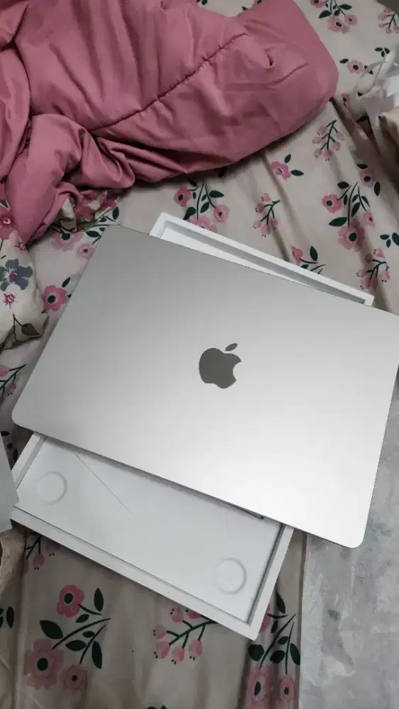 Macbook Air M4 13 Inch Ibox Starlight Like New 99%