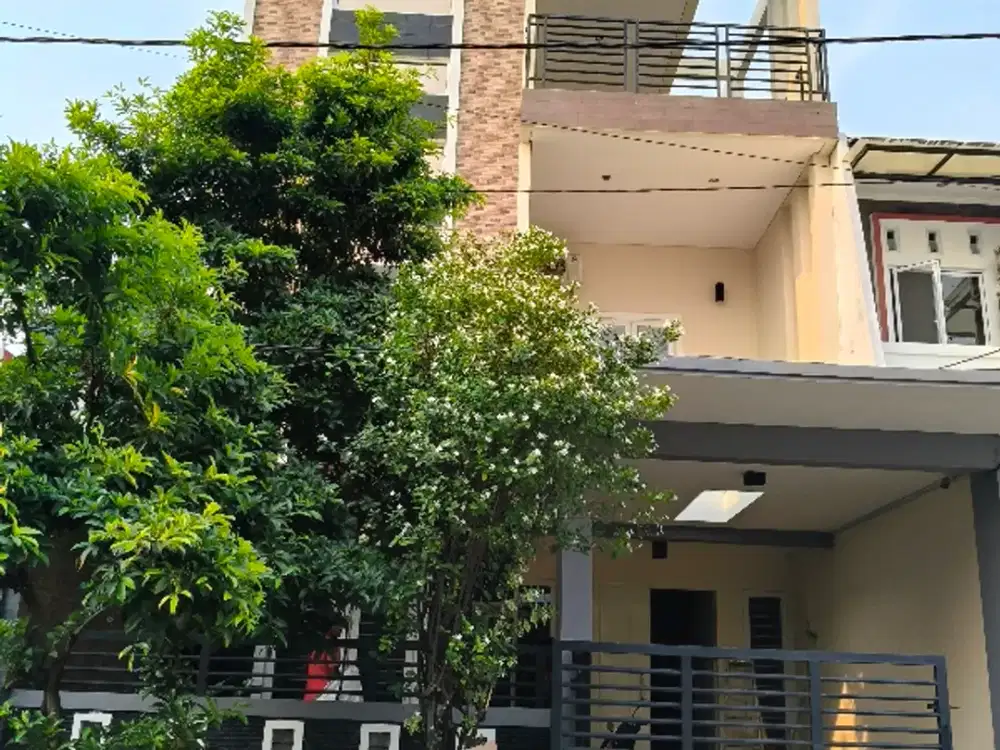 DISEWA RUMAH SEKTOR 1 B 3 LANTAI FURNISHED