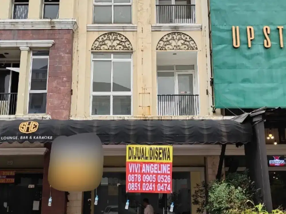 Dijual Ruko Graha Boulevard. 3 lantai Siap pakai Harga nego