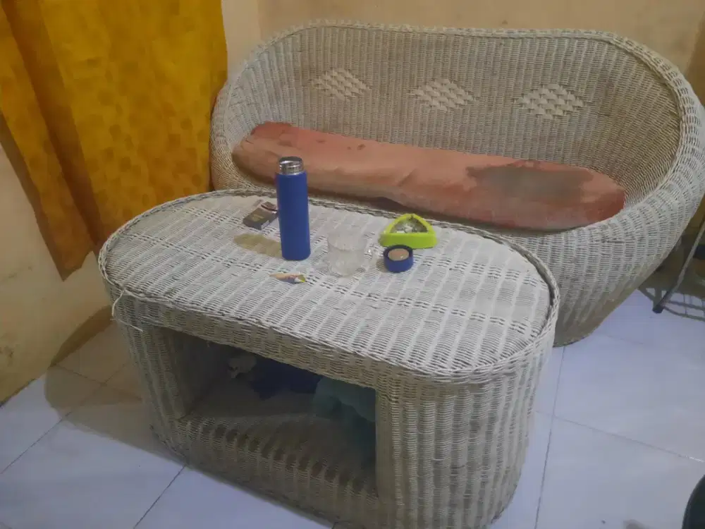Meja dan kursi cocok buat di rumah
