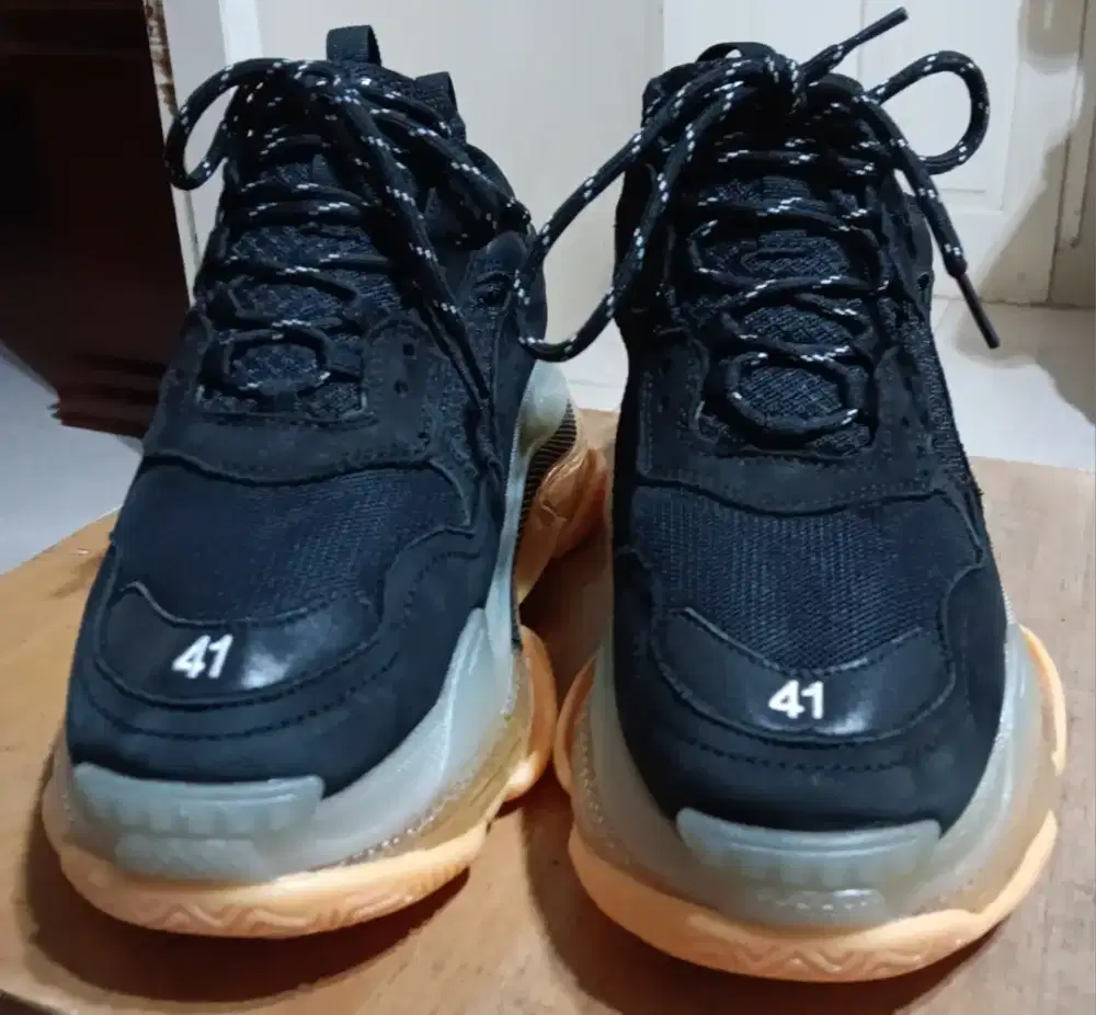 Sepatu balenciaga triple s