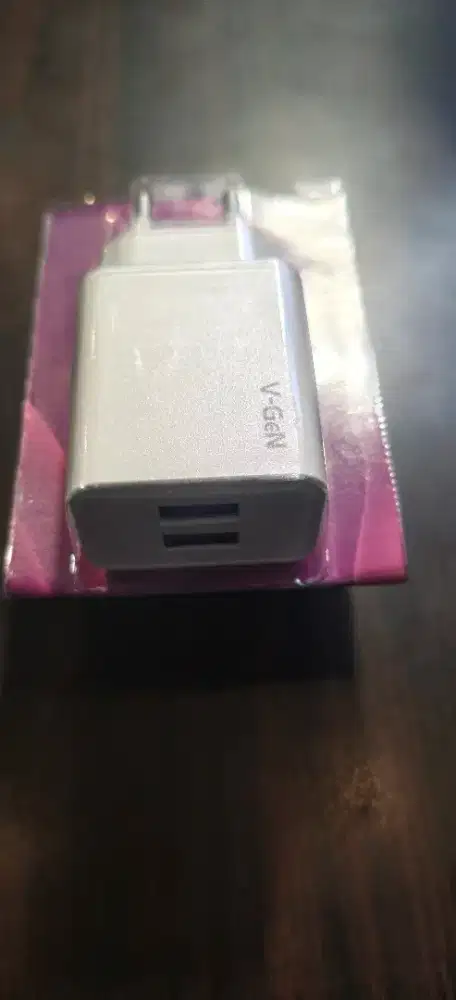 LCharger V-GeN VTC2-38 2.4A Dual Port USB Travel Charger V-GeN