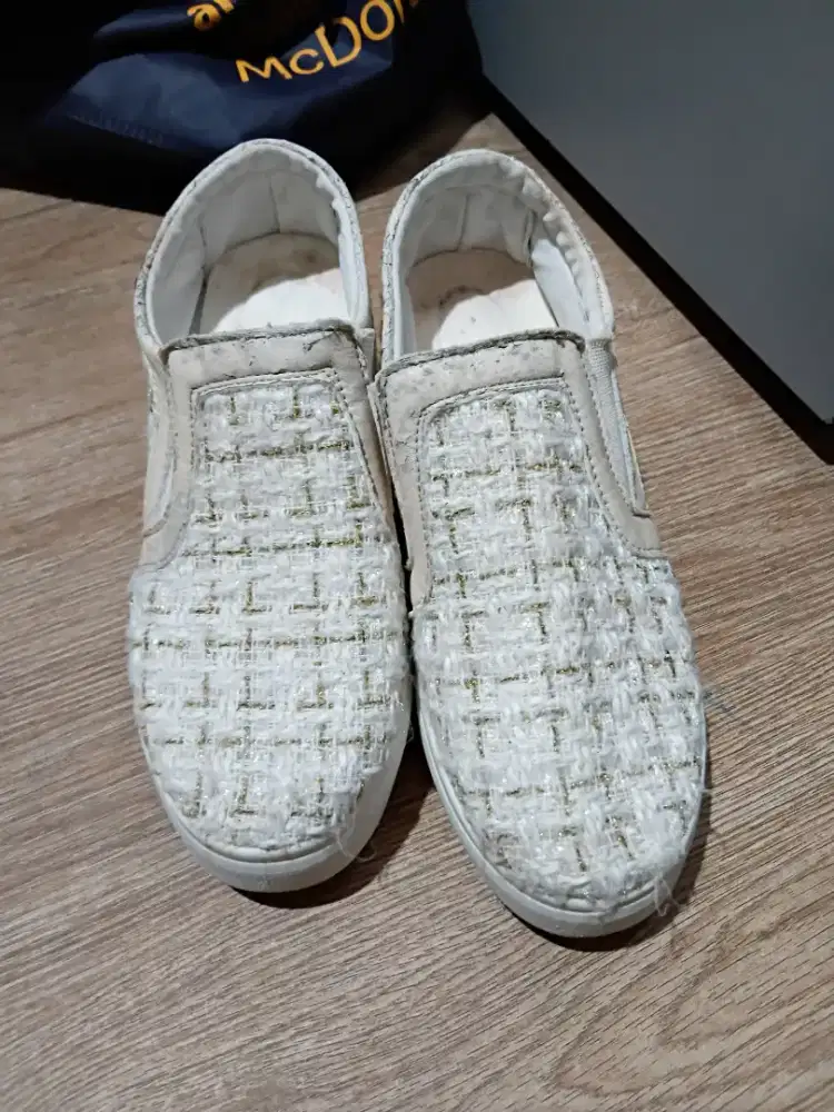 Sepatu fashion wanita