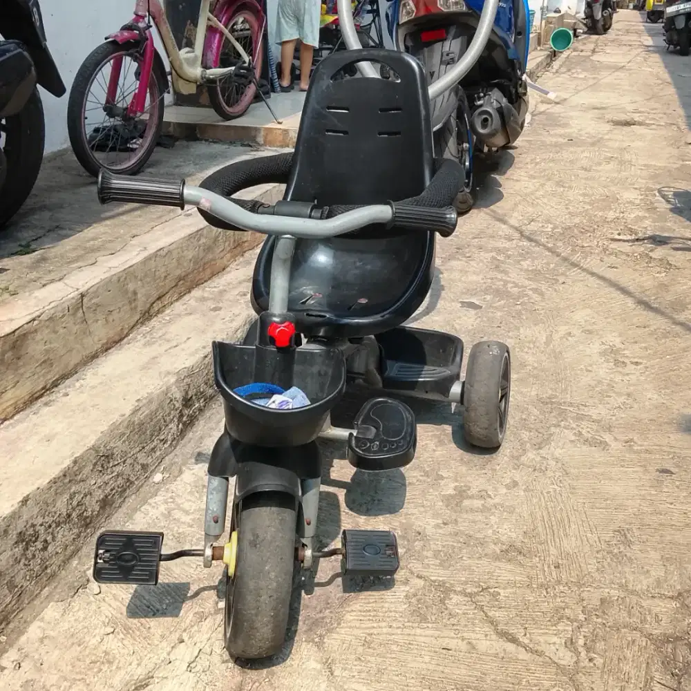 Sepeda Roda Tiga Anak – Kokoh & Masih Layak Pakai