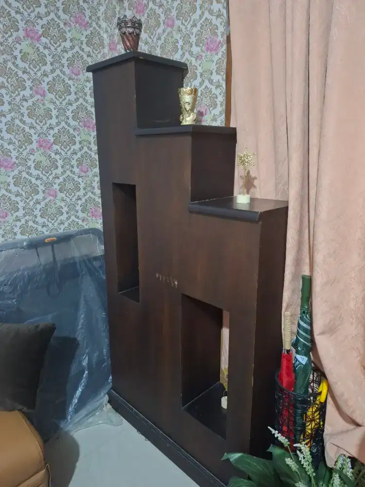 Partisi rumah atau sekat bahan kayu jati