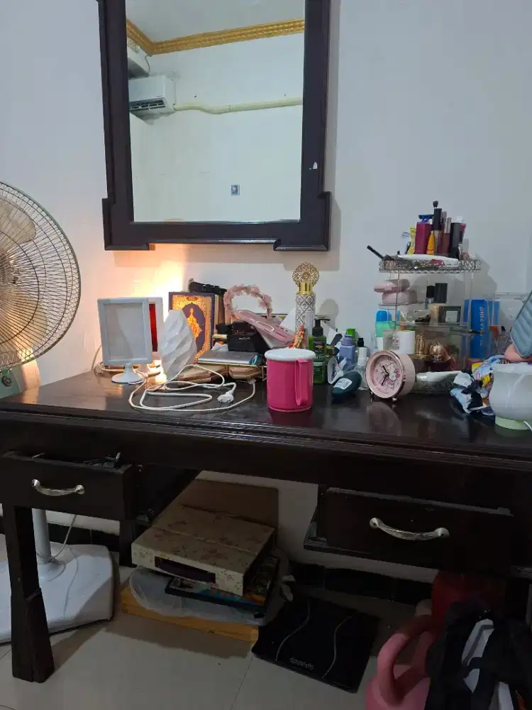 Meja rias satu set kaca bahan kayu jati