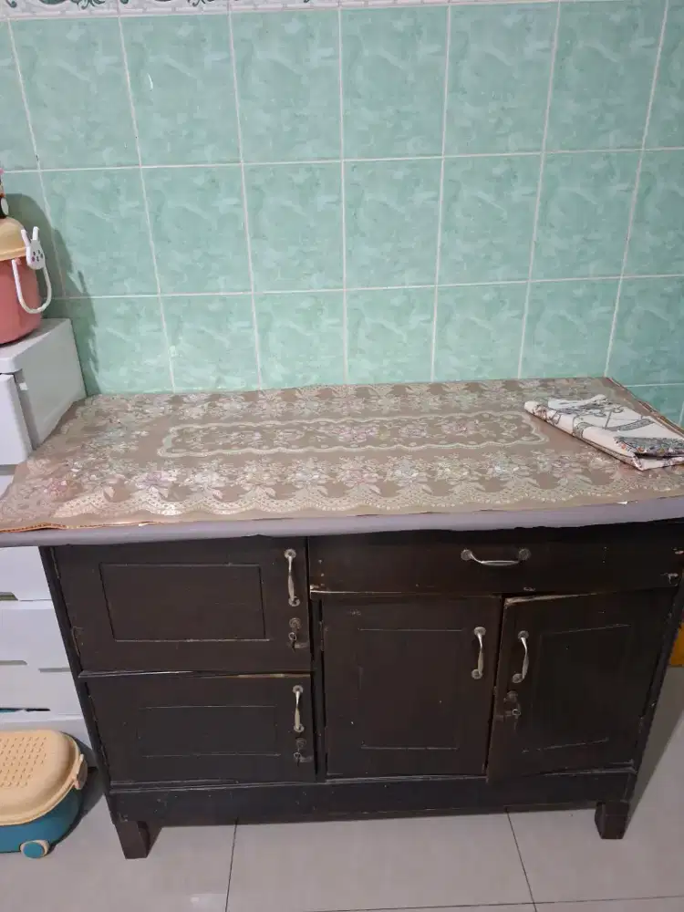 Lemari atau meja bahan kayu jati