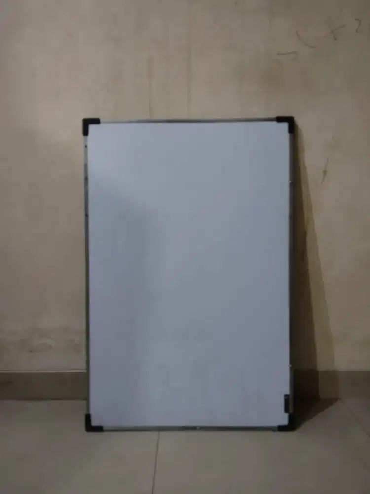 Papan tulis ukuran 90x60