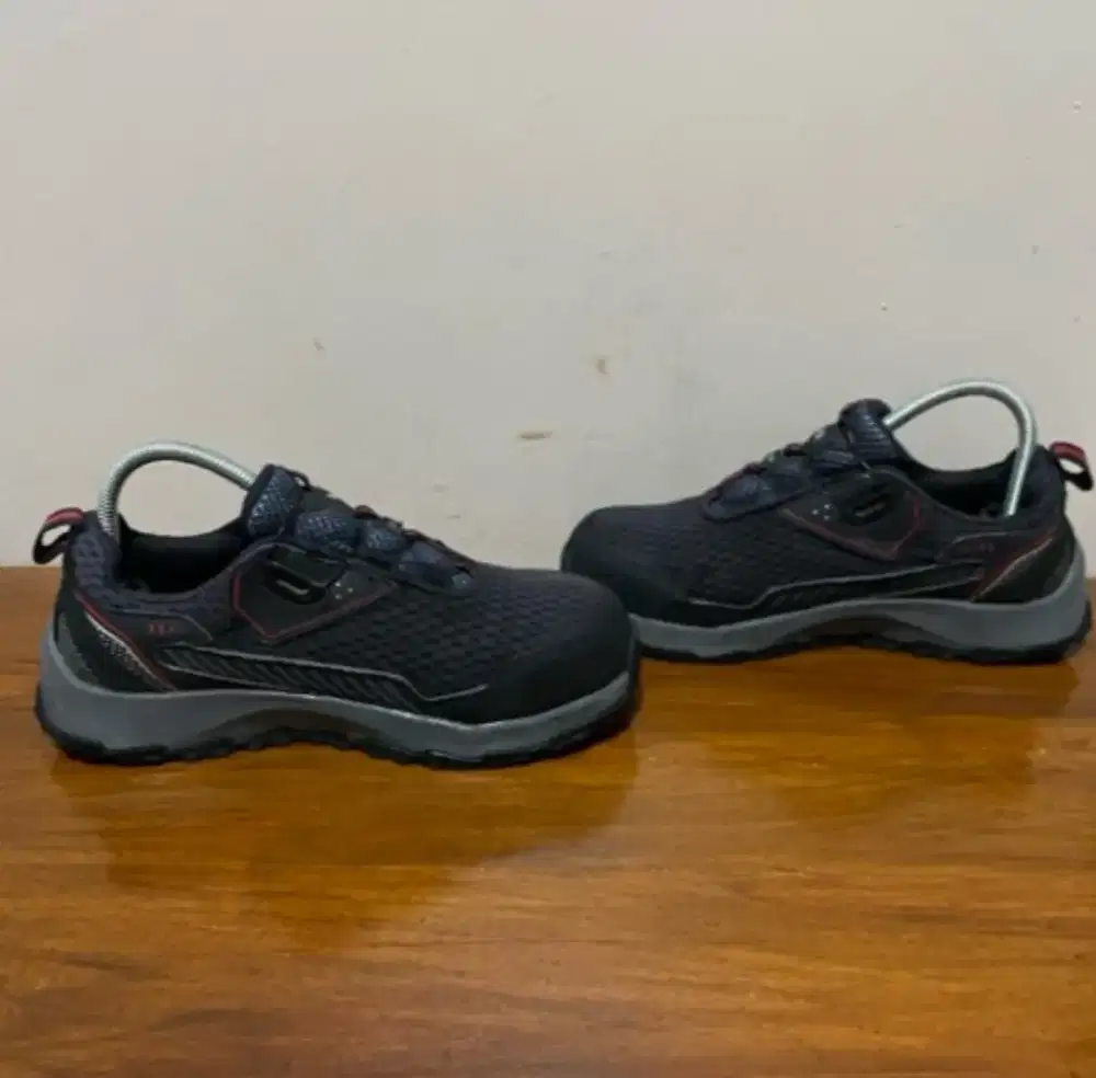 Sepatu outdor made in