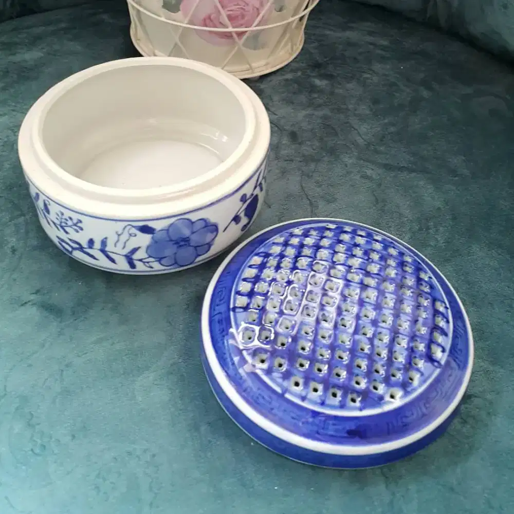 Cepuk Keramik Biru Putih