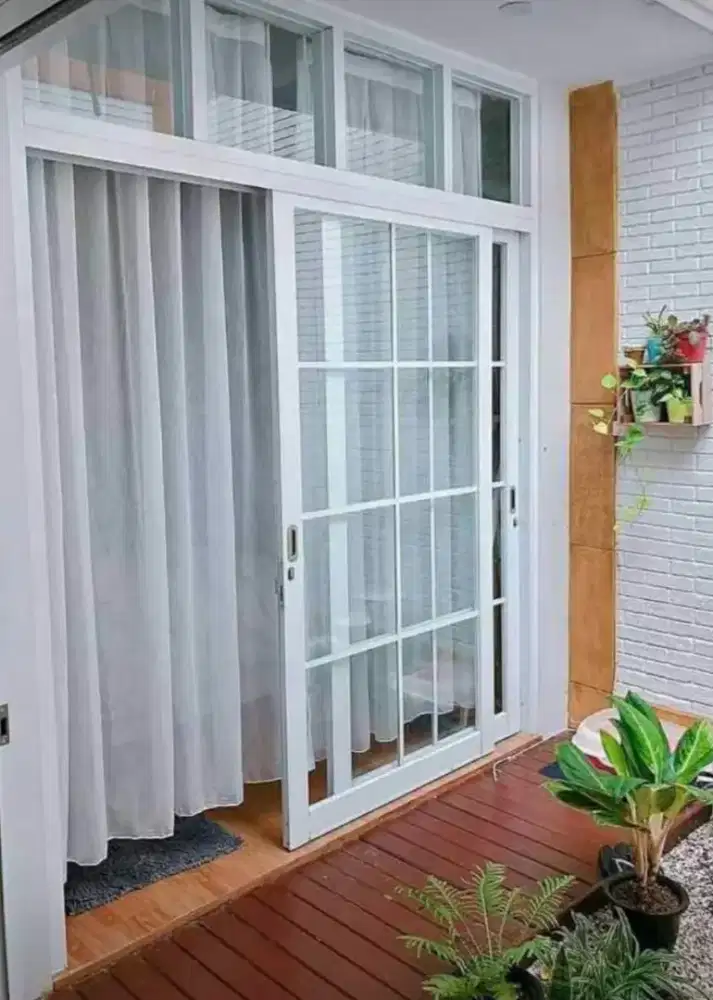 Sekat ruangan pintu aluminium kaca