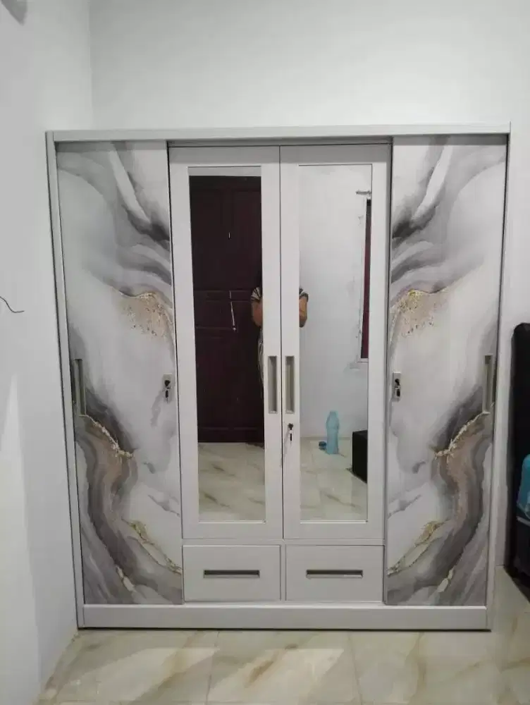 Lemari sliding door 4 pintu