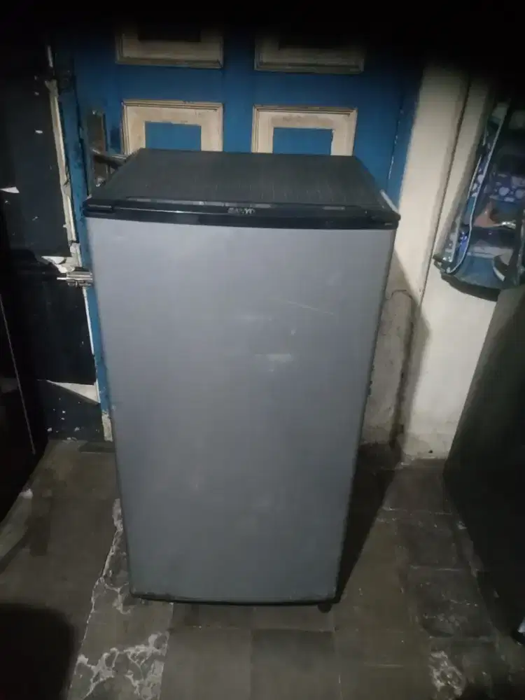 Jual kulkas AQUA 1 pintu ukuran sedang mesin ori dingin beku normal