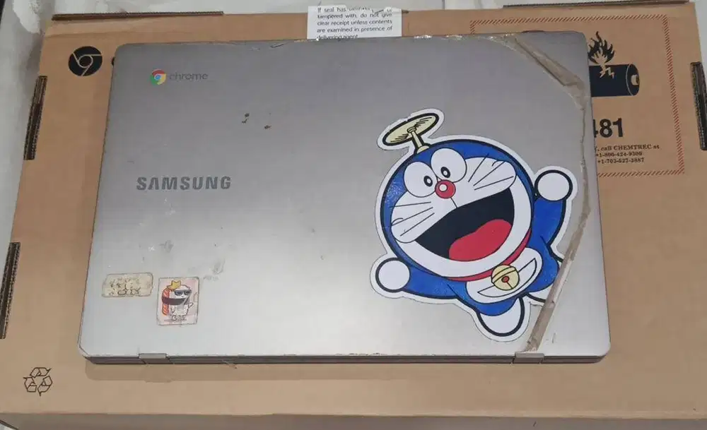 beli chromebook intel celeron bonus sepatu reebok baru ukuran 42, warn
