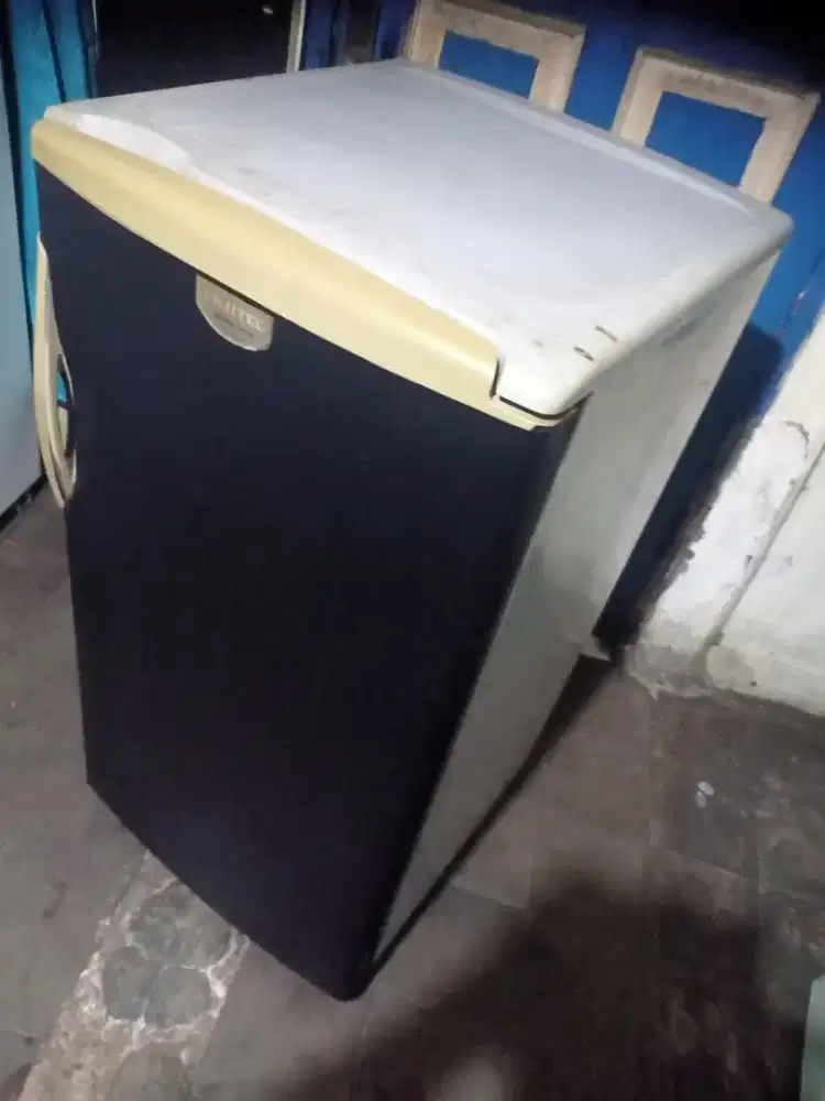 Jual kulkas fujitec 1 pintu mesin ori dingin beku normal bisa diantar