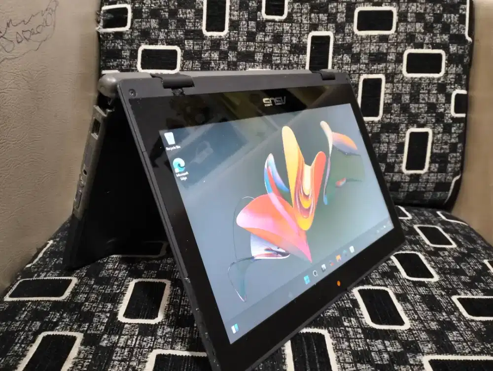 Asus flip Br1100f touchscreen lipat+SSD 128+camera ajib 8mp