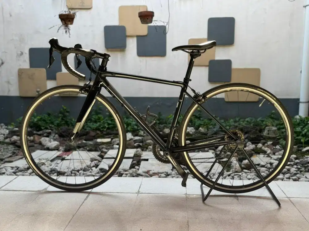 Jual polygon strattos S5 hitam groupset 105 bawaan tidak pernah jatuh