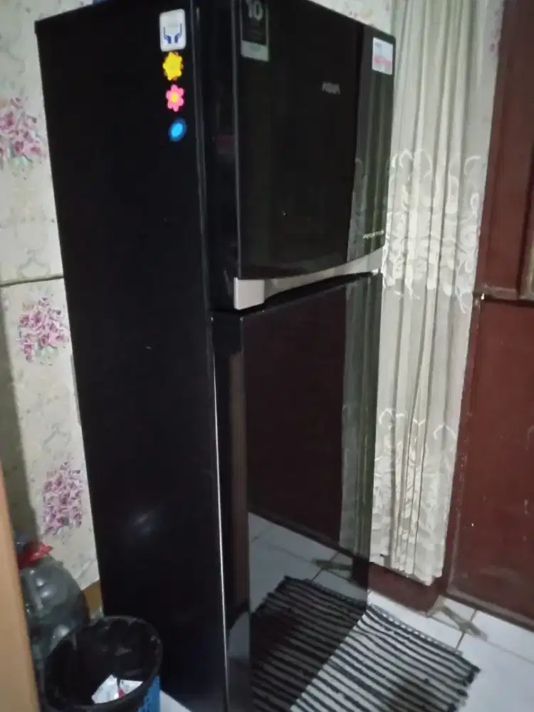 Kulkas aqua inverter