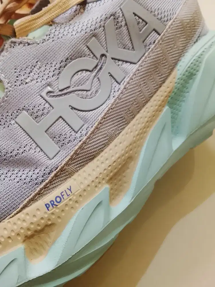 jual sepatu lari HOKA
