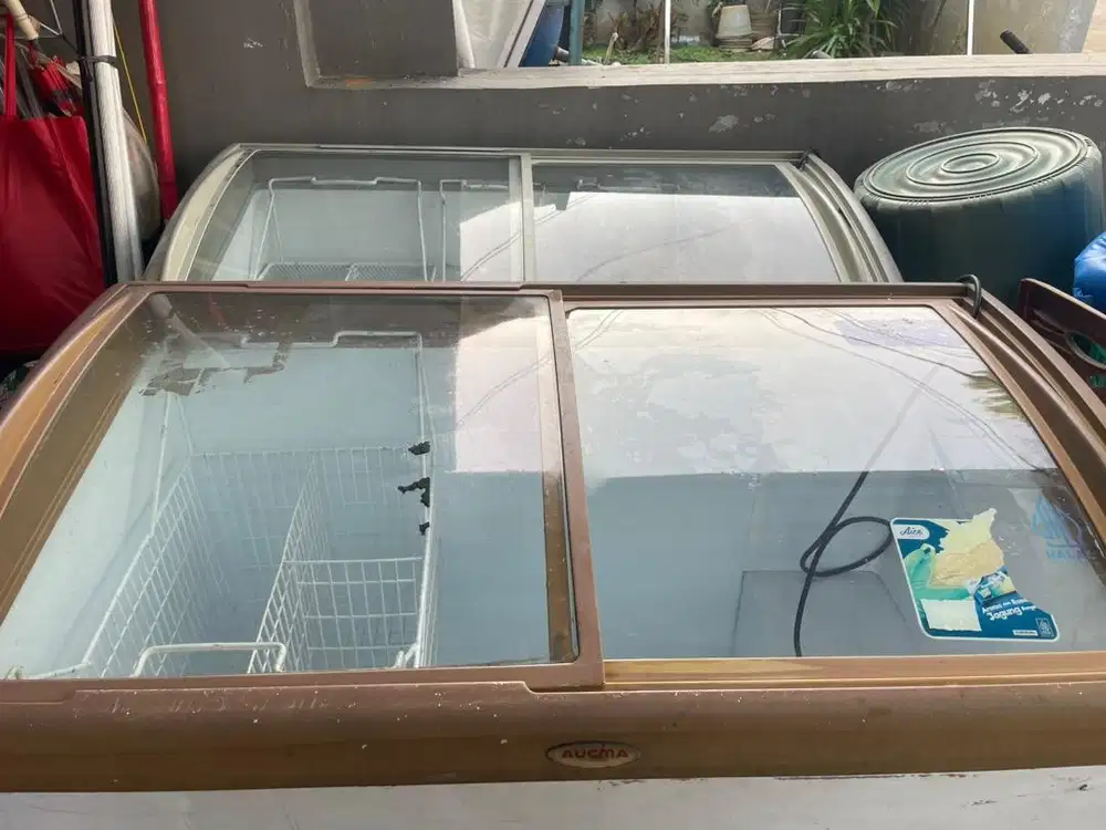 Freezer Aucma 300 liter bekas.