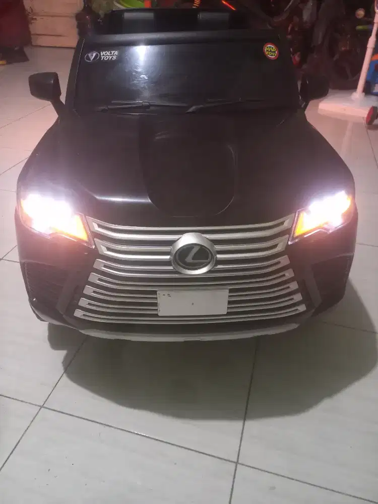 Mobil aki lexus 600 no minus seperti baru