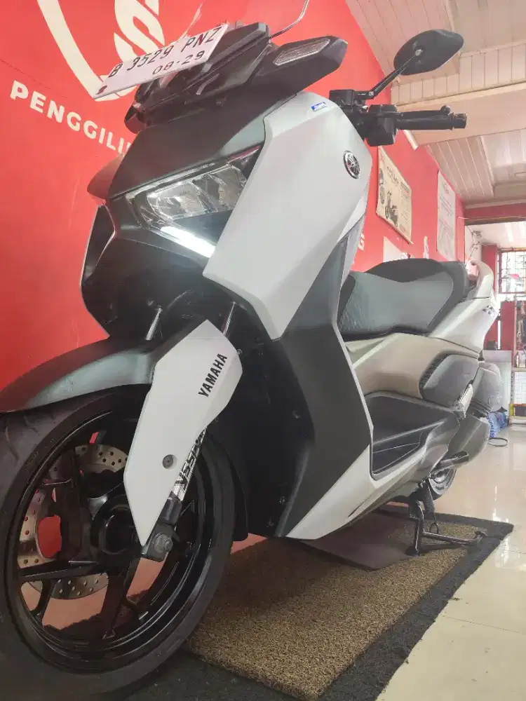 Yamaha X-MAX 250 ABS kilometer rendah