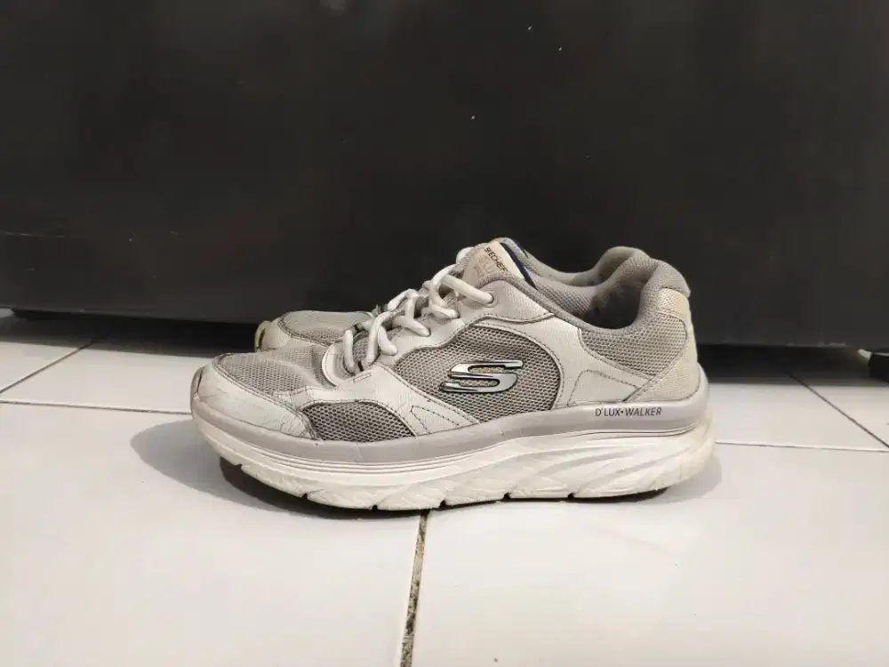 Skechers delux walker