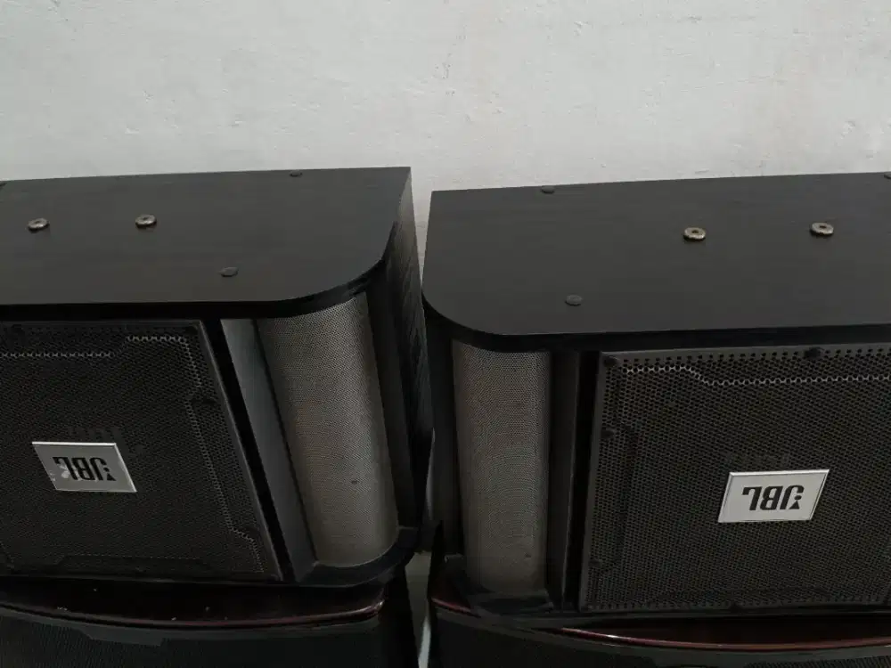 Jl CPT spiker karoke  jbl RM 10.  Original mls 10 in