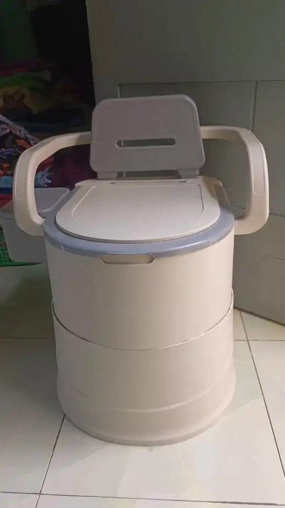 Kursi Toilet portable