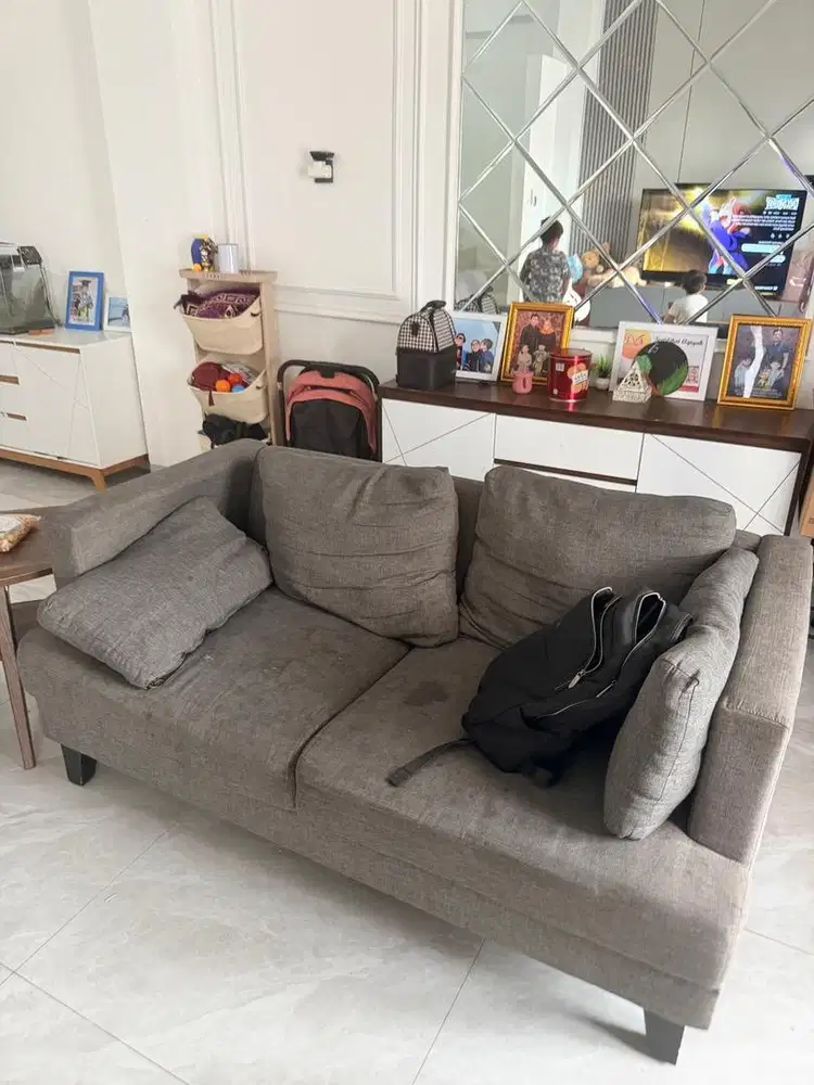 Dijual Sofa dengan bantal