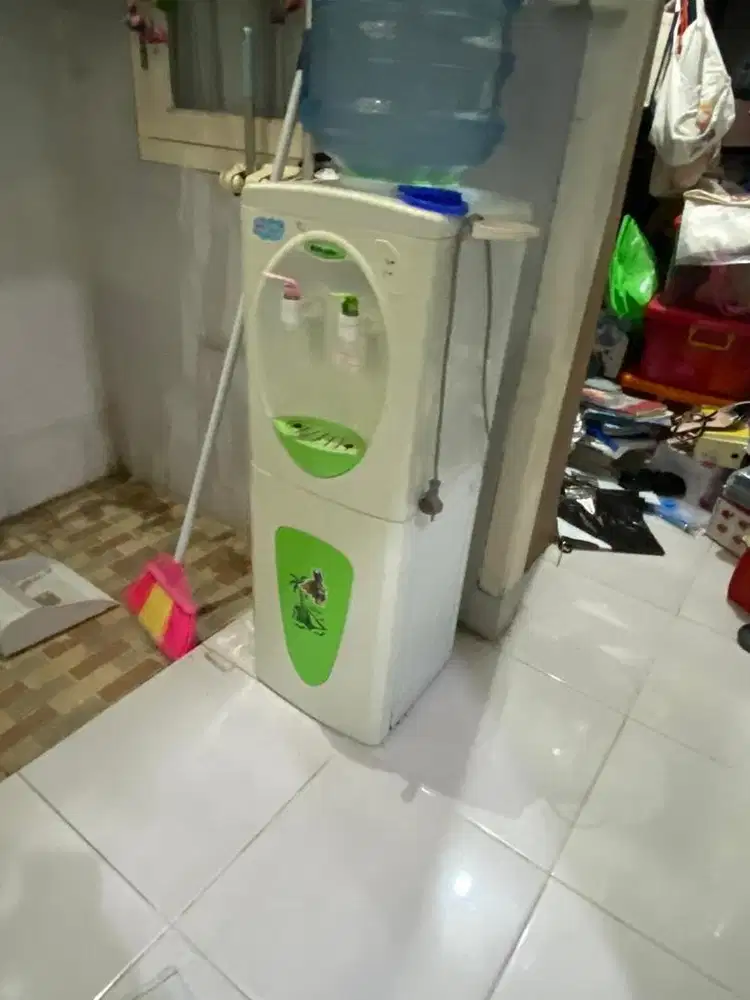 Dispenser merk miyako,warna hijau